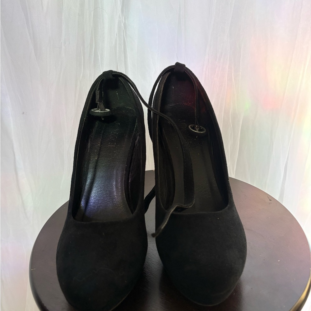 Classic Black Medium-Heel Pumps